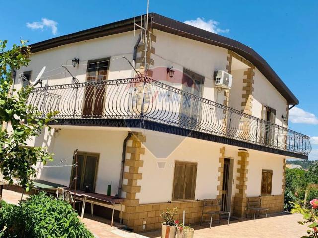 Villa Indipendente in vendita a Casalotto, Piazza