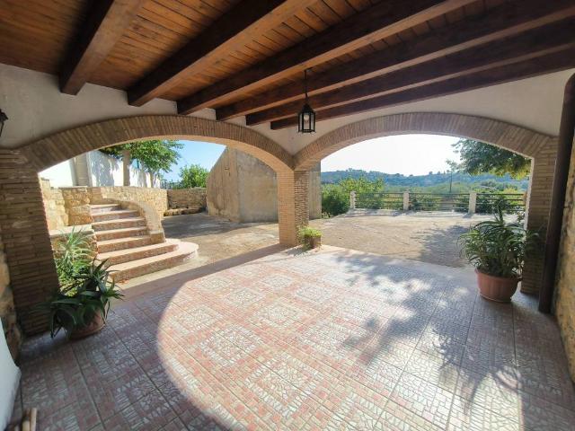 Villa Indipendente in vendita a Piazza, Sicilia