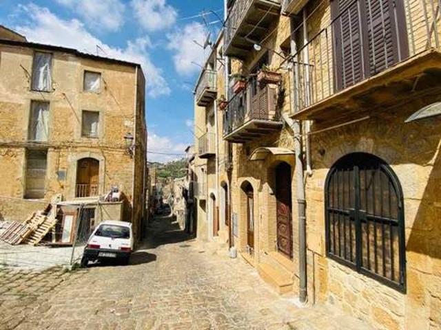 Villa Indipendente in vendita a Crocifisso, Piazza
