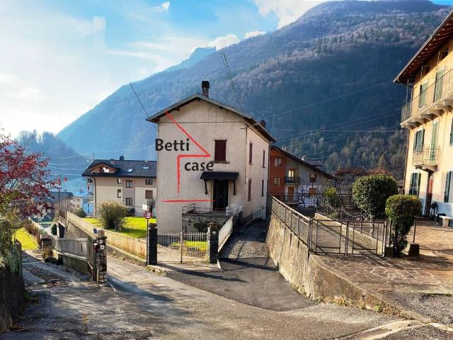 Villa Indipendente in vendita a Comunità Montana della Valle Brembana, Piazza Brembana