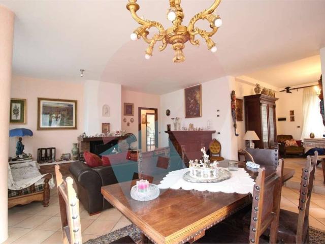 Villa Indipendente in vendita a Picciano, Abruzzo