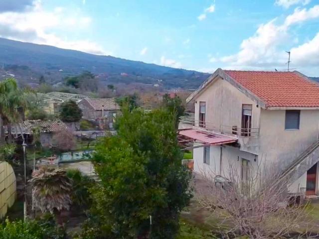 Villa Indipendente in vendita a Piedimonte Etneo, Sicilia