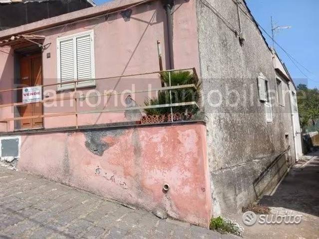 Villa Indipendente in vendita a Piedimonte Etneo, Sicilia