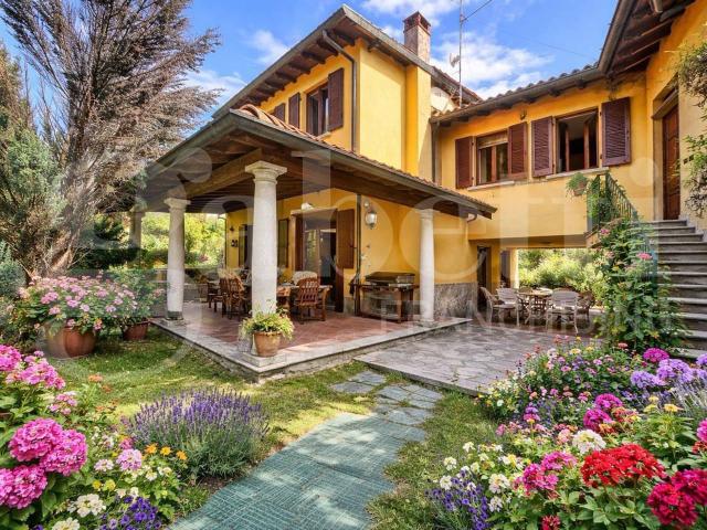 Villa Indipendente in vendita a Pietra De' Giorgi, Lombardia