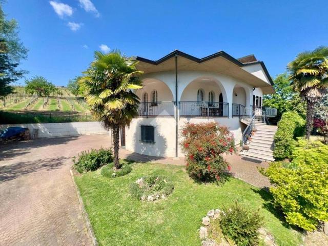 Villa Indipendente in vendita a Pietra De' Giorgi, Lombardia