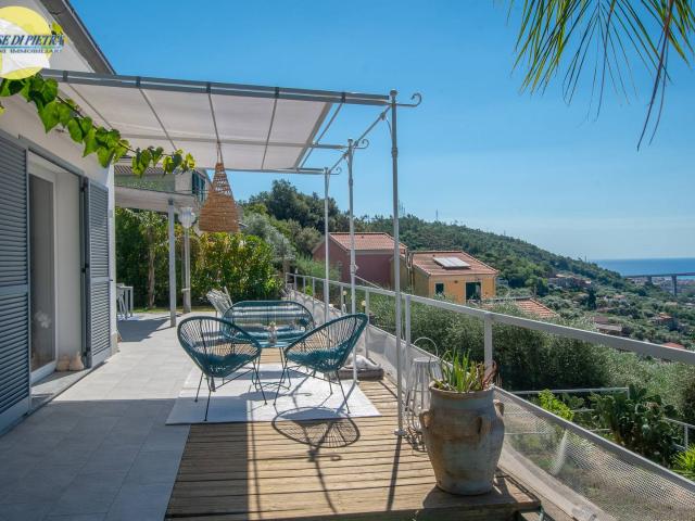 Villa Indipendente in vendita a Pietra Ligure, Liguria