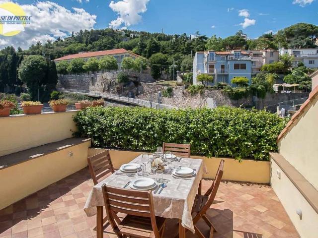 Villa Indipendente in vendita a Pietra Ligure, Liguria