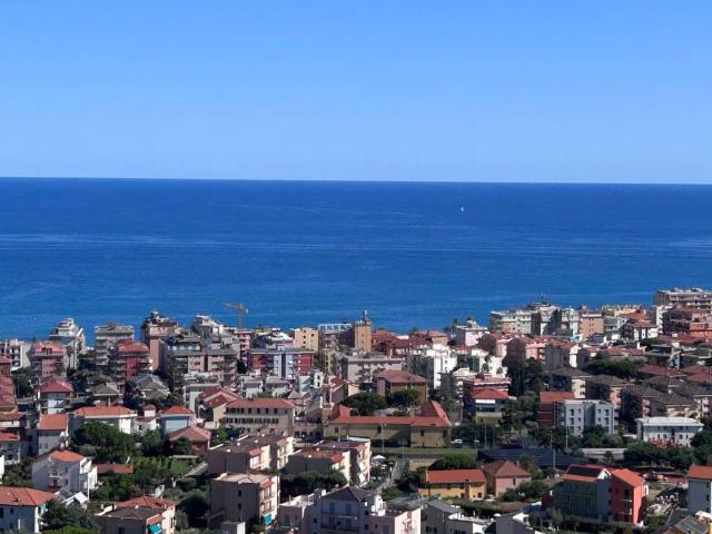 Villa Indipendente in vendita a Pietra Ligure, Liguria