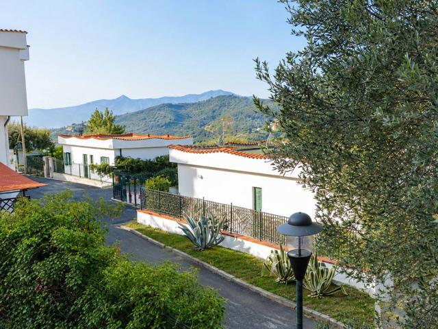Villa Indipendente in vendita a Pietra Ligure, Liguria