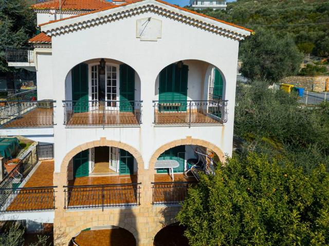 Villa Indipendente in vendita a Pietra Ligure, Liguria