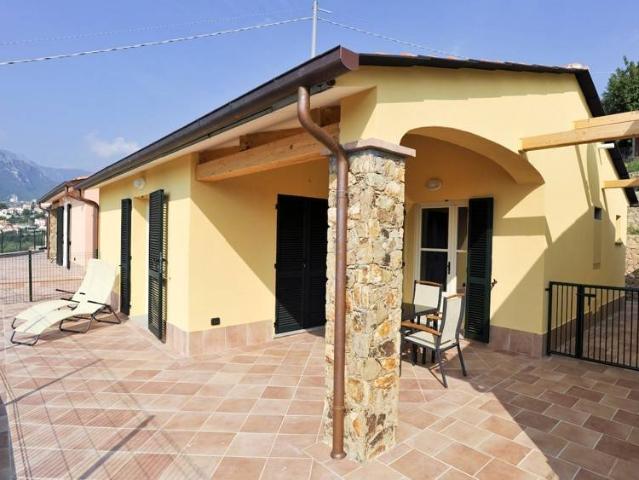 Villa Indipendente in vendita a Pietra Ligure, Liguria
