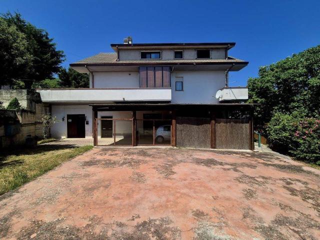 Villa Indipendente in vendita a Pietranico, Abruzzo