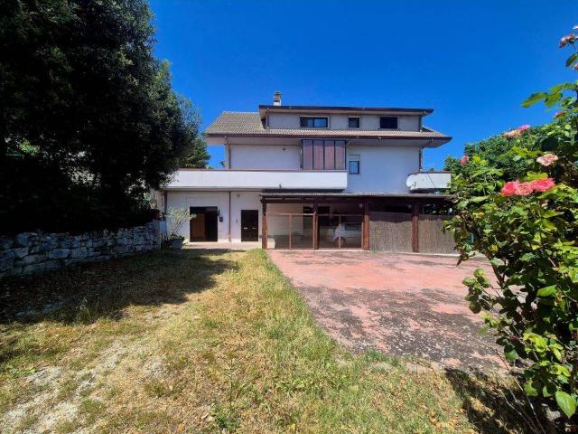 Villa Indipendente in vendita a Pietranico, Abruzzo