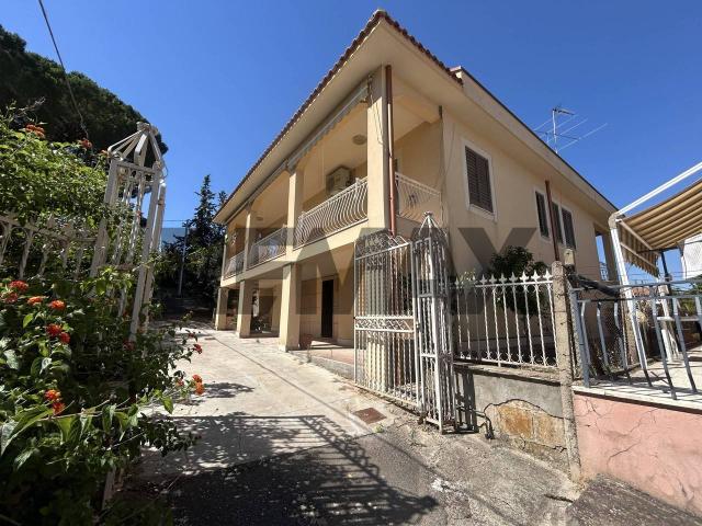 Villa Indipendente in vendita a Pietraperzia, Sicilia