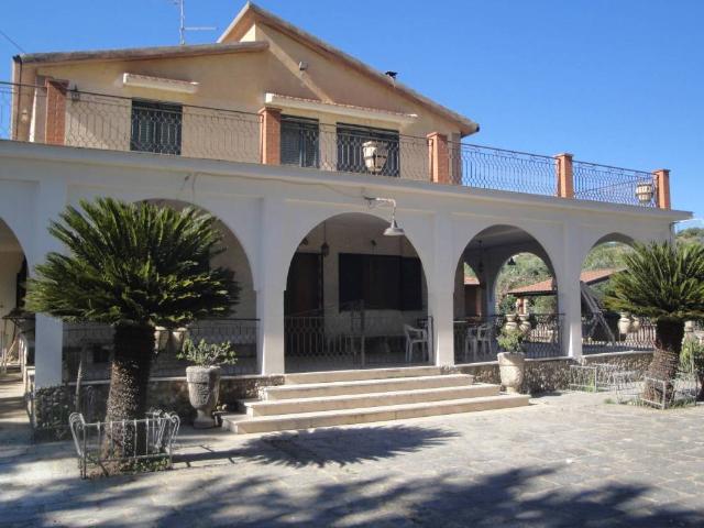 Villa Indipendente in vendita a Pietraperzia, Sicilia