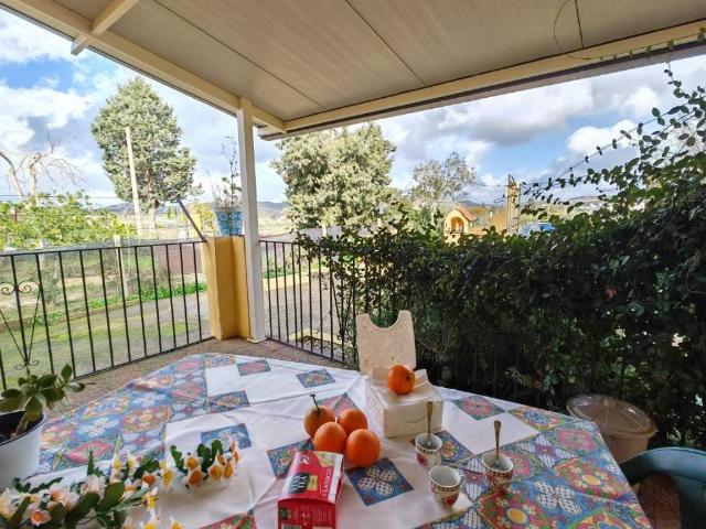 Villa Indipendente in vendita a Pietraperzia, Sicilia