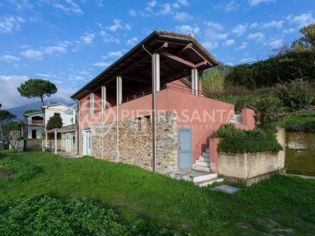 Villa Indipendente in vendita a Tonfano, Toscana