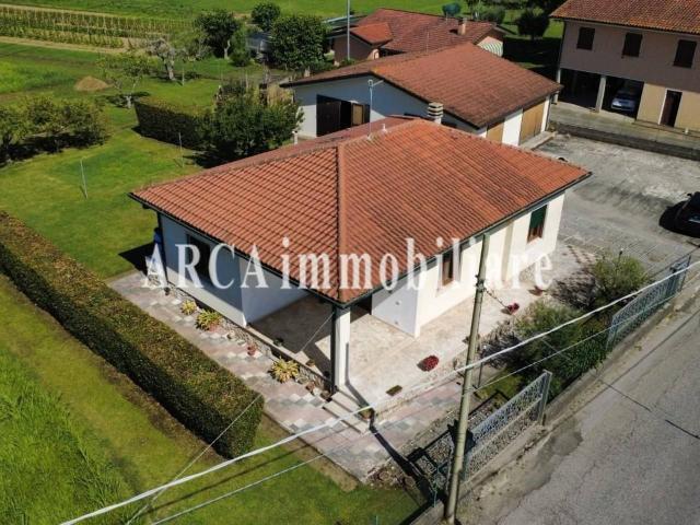 Villa Indipendente in vendita a Tonfano, Toscana
