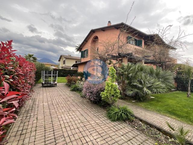Villa Indipendente in vendita a Tonfano, Toscana