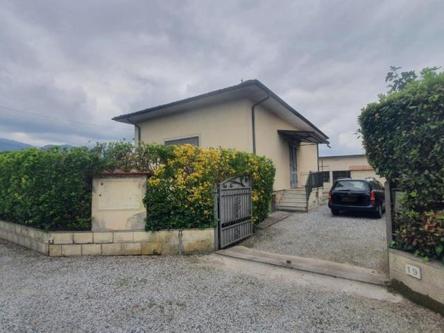 Villa Indipendente in vendita a Tonfano, Toscana