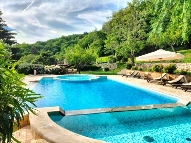 Villa Indipendente in vendita a Tonfano, Toscana