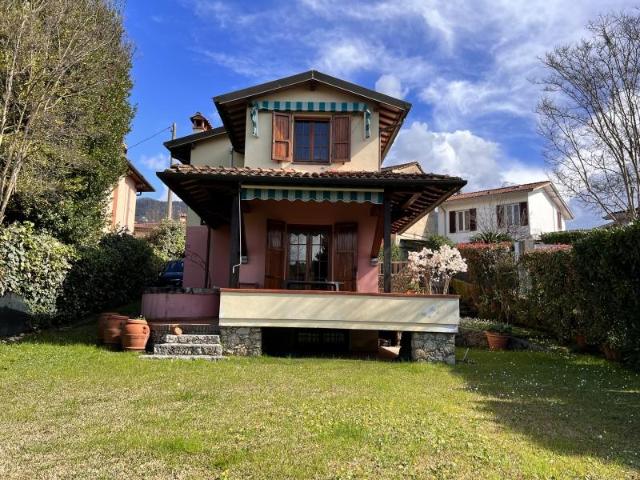 Villa Indipendente in vendita a Tonfano, Toscana