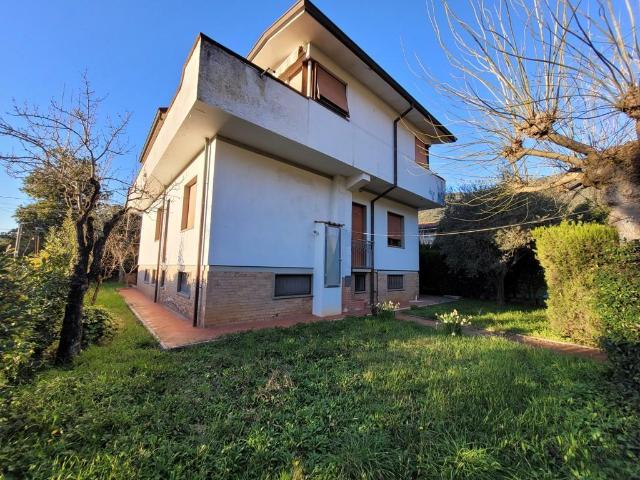 Villa Indipendente in vendita a Tonfano, Toscana