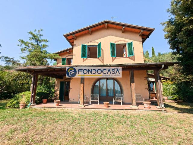 Villa Indipendente in vendita a Tonfano, Toscana