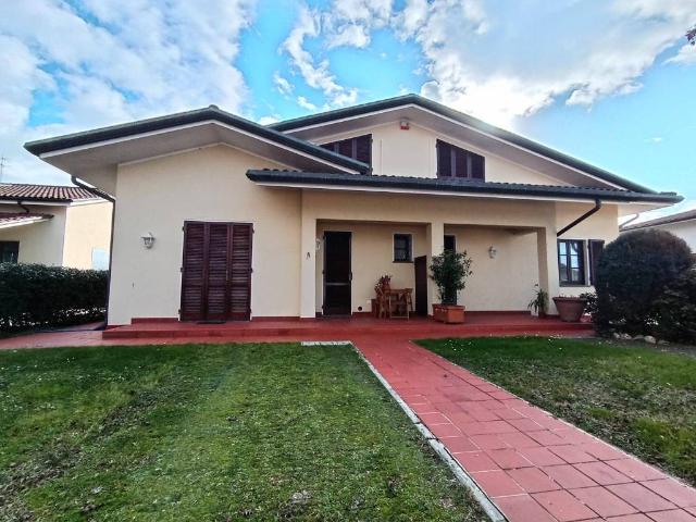 Villa Indipendente in vendita a Tonfano, Toscana