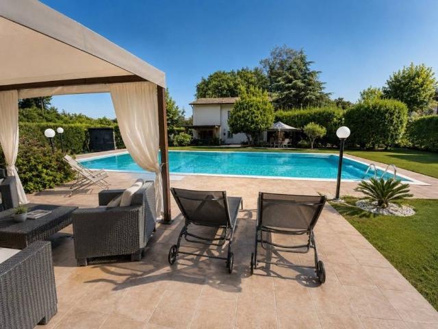 Villa Indipendente in vendita a Marina di Pietrasanta, Pietrasanta