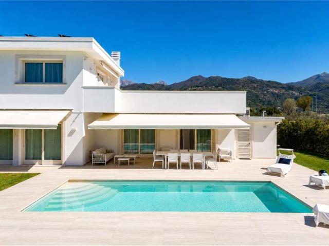 Villa Indipendente in vendita a Tonfano, Toscana