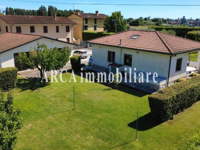 Villa Indipendente in vendita a Tonfano, Toscana