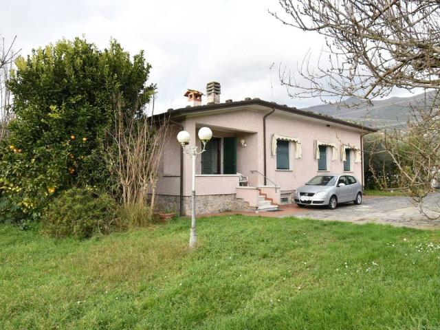 Villa Indipendente in vendita a Tonfano, Toscana