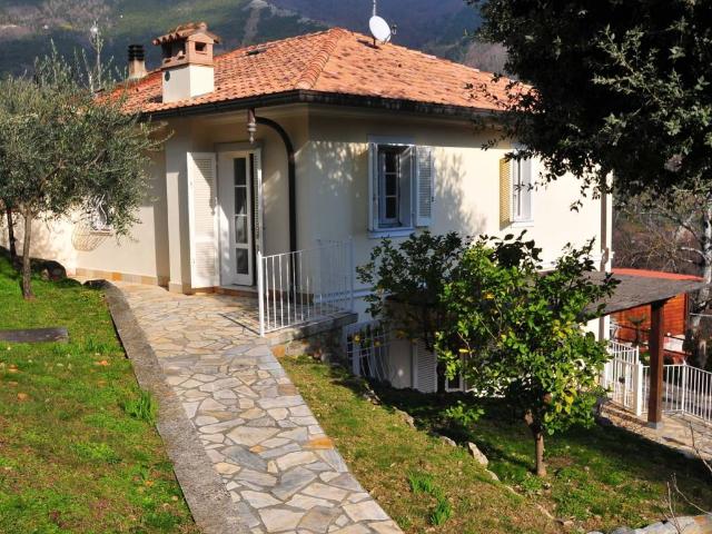 Villa Indipendente in vendita a Tonfano, Toscana