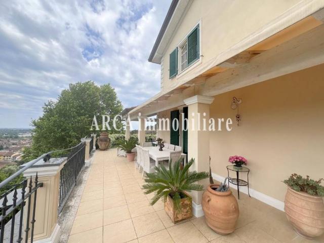 Villa Indipendente in vendita a Tonfano, Toscana