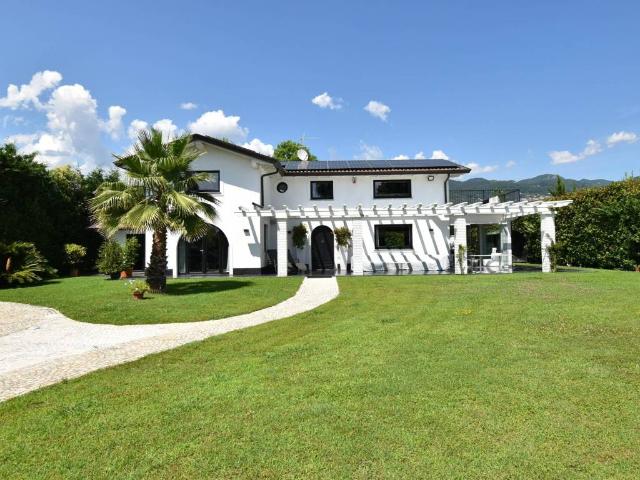 Villa Indipendente in vendita a Tonfano, Toscana