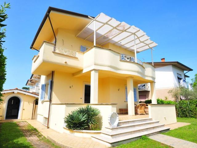Villa Indipendente in vendita a Tonfano, Toscana