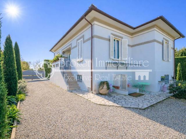 Villa Indipendente in vendita a Tonfano, Toscana