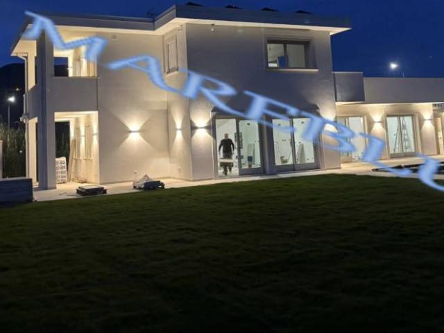 Villa Indipendente in vendita a Tonfano, Toscana