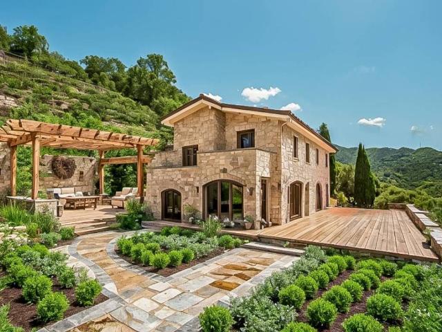 Villa Indipendente in vendita a Tonfano, Toscana