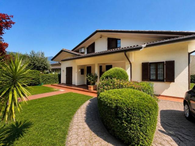 Villa Indipendente in vendita a Tonfano, Toscana
