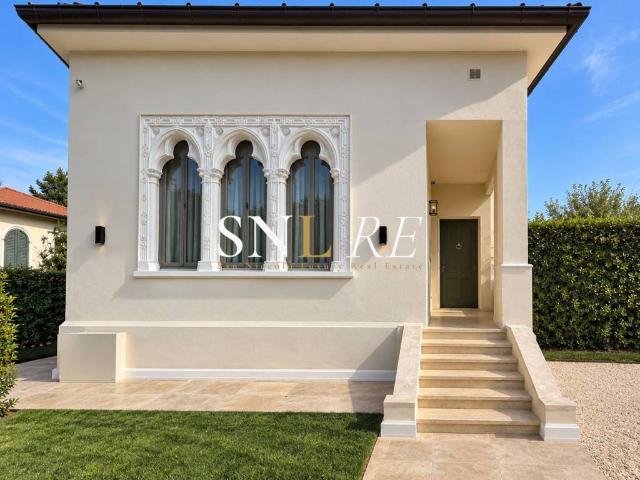 Villa Indipendente in vendita a Marina di Pietrasanta, Pietrasanta