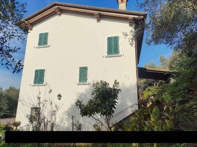 Villa Indipendente in vendita a Tonfano, Toscana