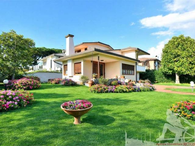 Villa Indipendente in vendita a Tonfano, Toscana