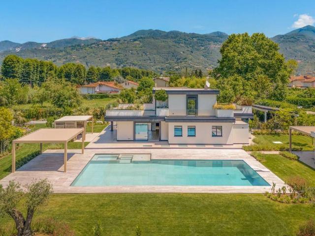 Villa Indipendente in vendita a Tonfano, Toscana