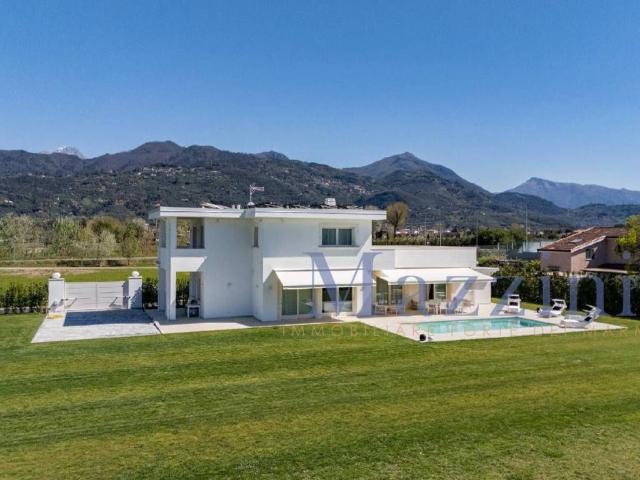 Villa Indipendente in vendita a Tonfano, Toscana