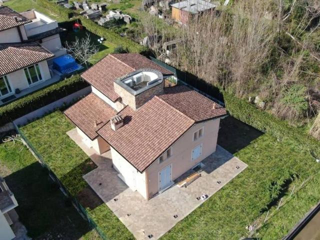 Villa Indipendente in vendita a Tonfano, Toscana