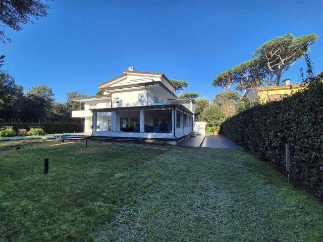 Villa Indipendente in vendita a Tonfano, Toscana