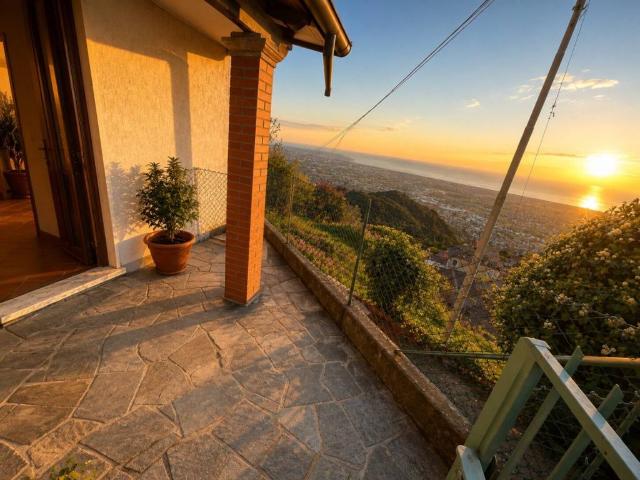 Villa Indipendente in vendita a Tonfano, Toscana