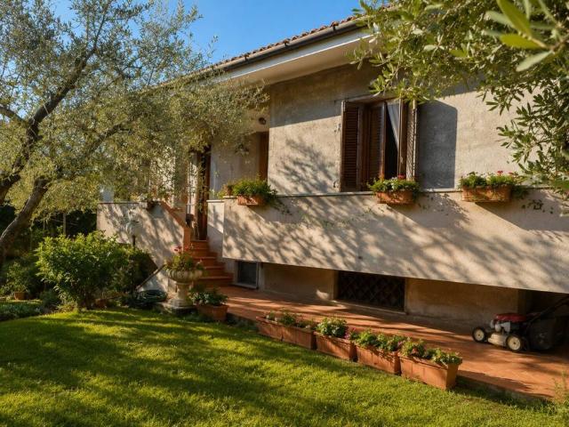 Villa Indipendente in vendita a Tonfano, Toscana